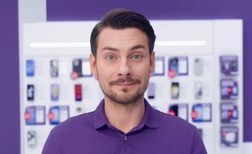 Play zyskał abonentów. "Dyscyplina kosztowa w reklamie i wynagrodzeniach"