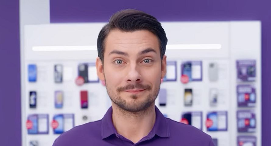 Play zyskał abonentów. "Dyscyplina kosztowa w reklamie i wynagrodzeniach"