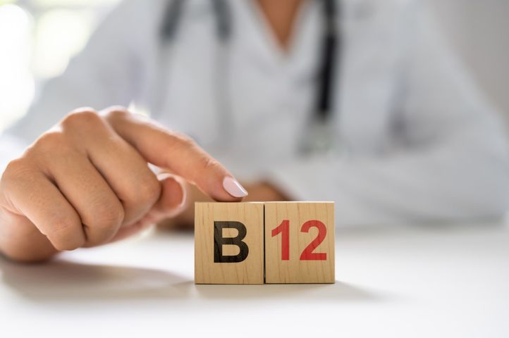 Witamina B12 występuje m.in. w mięsie, takim jak wołowina, wieprzowina, drób, wędlinach i podrobach.