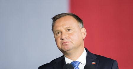 Zgrzyt na linii Andrzej Duda - Krzysztof Bosak. "Spokojnie, panie pośle"