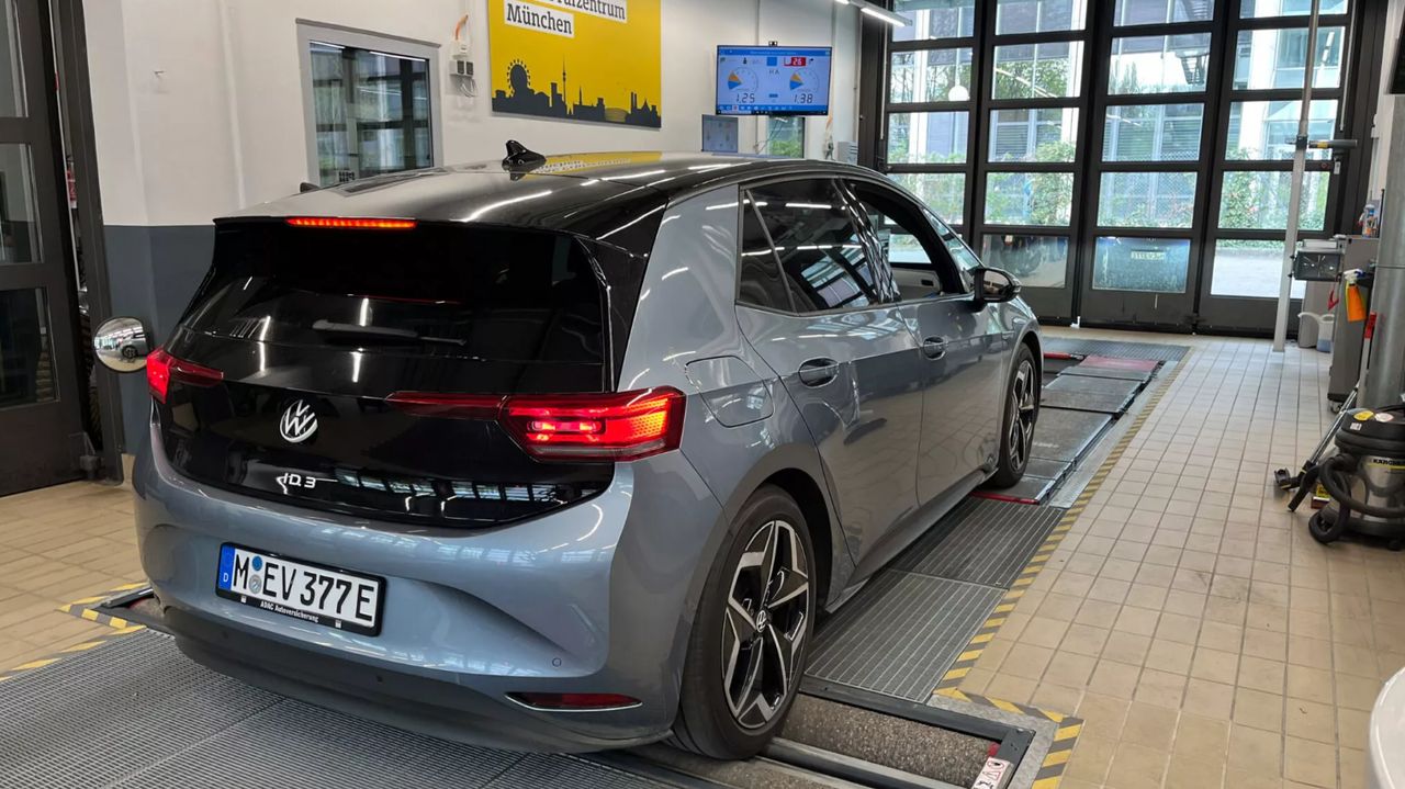 Ile zasięgu stracił elektryk po 172 tys. km? Niemcy sprawdzili