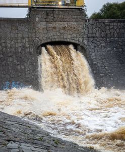 To dzieje się w kraju. Kolejne ewakuacje i przekroczone stany alarmowe