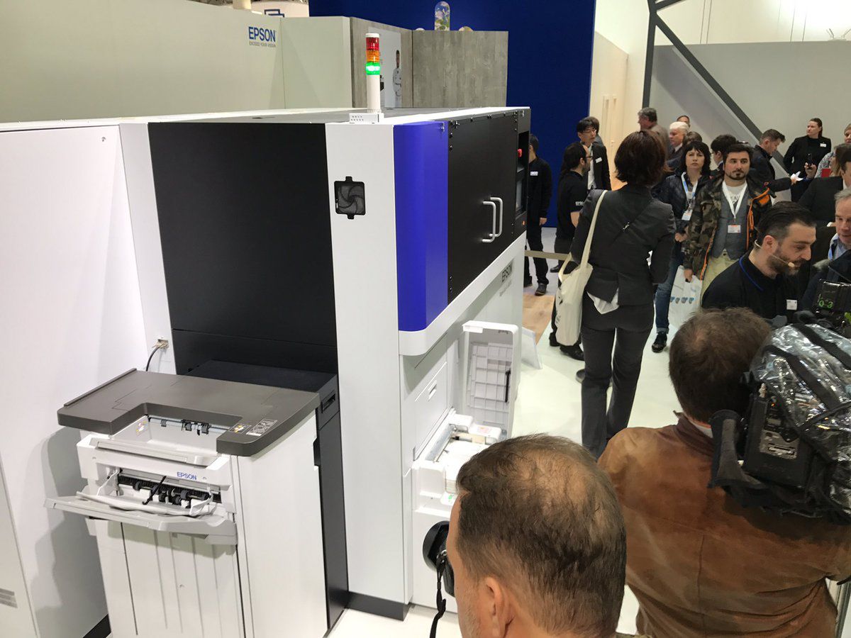 Epson PaperLab: biurowe urządzenie do wydajnego recyklingu papieru 2