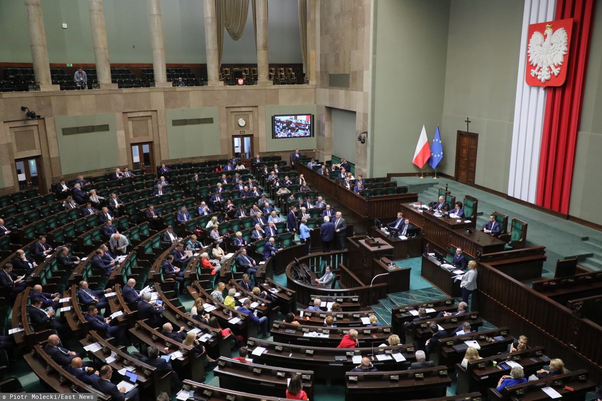 Najnowszy sondaż parlamentarny. Mniejsze ugrupowania walczą o wejście do Sejmu