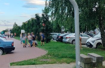 Płońsk: 11-latki potrąciły seniorkę hulajnogą elektryczną. Kobieta trafiła do szpitala