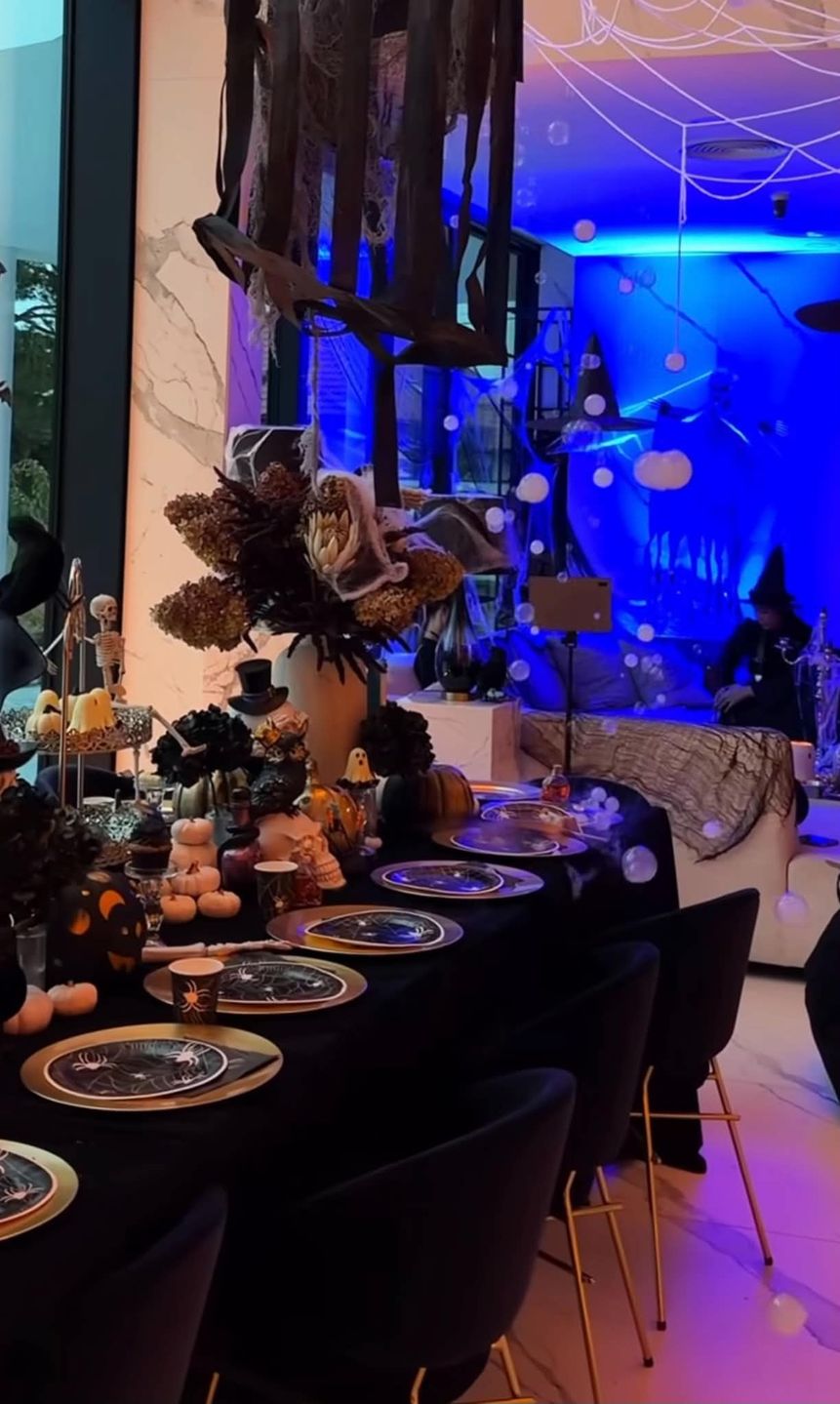 Klaudia Halejcio udekorowała willę na Halloween