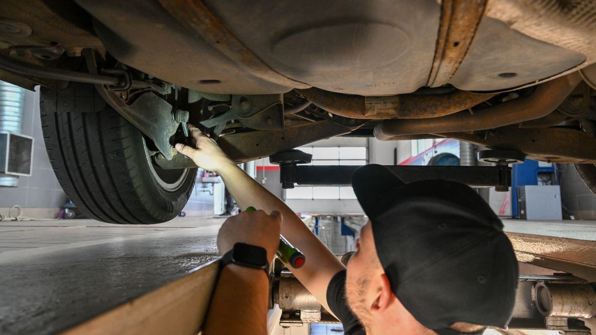 Badanie stanu technicznego samochodu w stacji kontroli pojazd�w
Maciej Kulczy�ski
stacja kontroli pojazd�w, stacji, badania technicznego, badanie techniczne