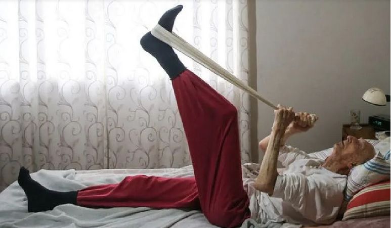 Walter Orthmann codziennie ćwiczy. Według niego najważniejsze jest rozciąganie ciała