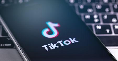 Koniec darmowego TikToka. Na platformę trafią płatne treści