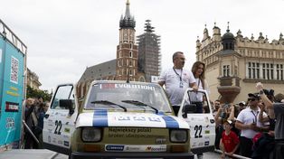 Kraków: Wielka Wyprawa Maluchów dotarła na Rynek Główny