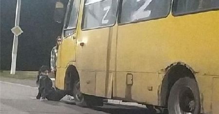 Rosjanie robią łapanki. Tej kobiecie puściły nerwy