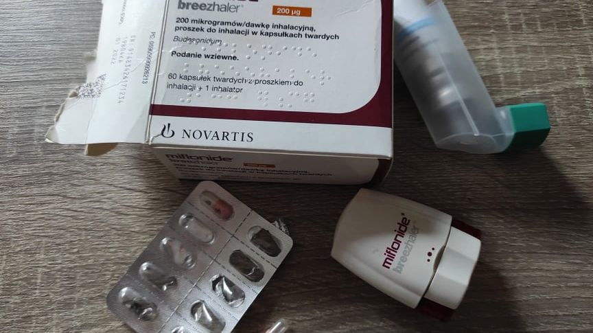 Budezonid w leczeniu COVID-19. "Lek na astmę daje rewelacyjne efekty"