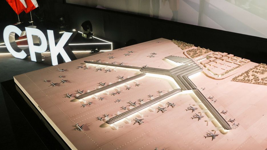 Spór o działkę pod CPK