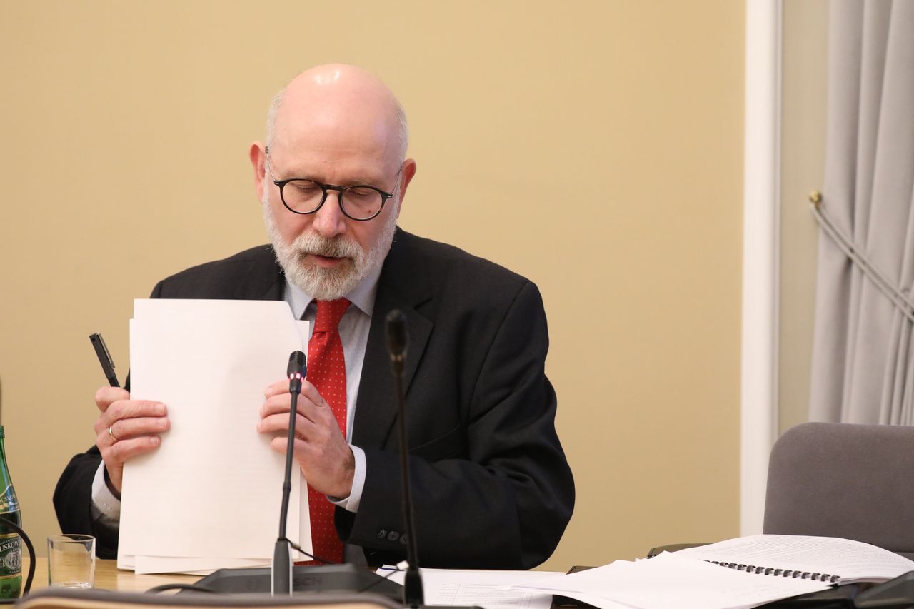 "Myli własne przekonania z obowiązkami urzędu". Szef KRRiT interweniuje ws. reportażu TVN24 o papieżu