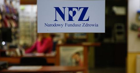 NFZ podsumował 2025 rok. Miliardy strat i setki dni oczekiwania na lekarza