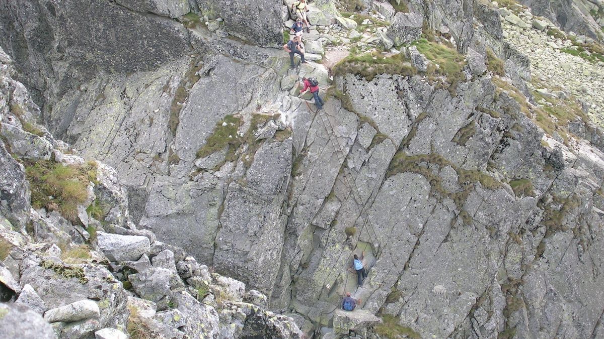 Mężczyzna potrzebował pomocy po upadku z Koziej Przełęczy