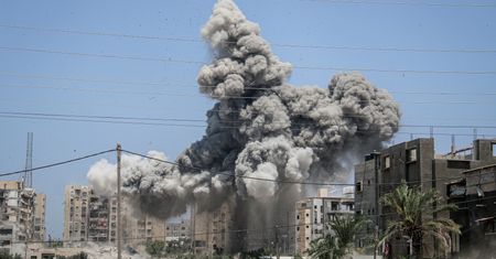 Izrael wznawia bombardowania w Strefie Gazy. Zaatakowano szpital