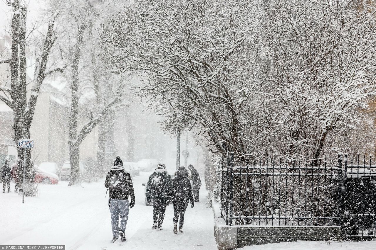 Europe in the grip of heavy snow: Matches canceled, roads blanketed, and airports closed