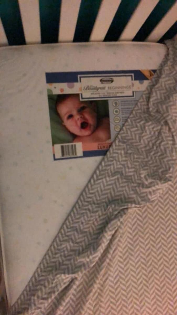 Obrazek na opakowaniu materaca nastraszył kobietę