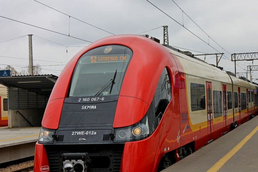 Uwaga, na lotnisko tylko autobusem!