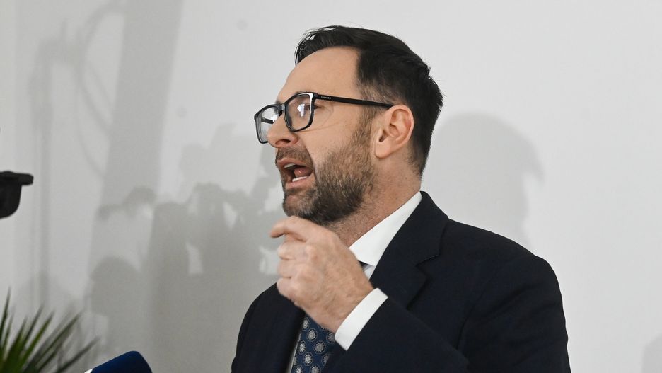 Daniel Obajtek w czasie konferencji prasowej