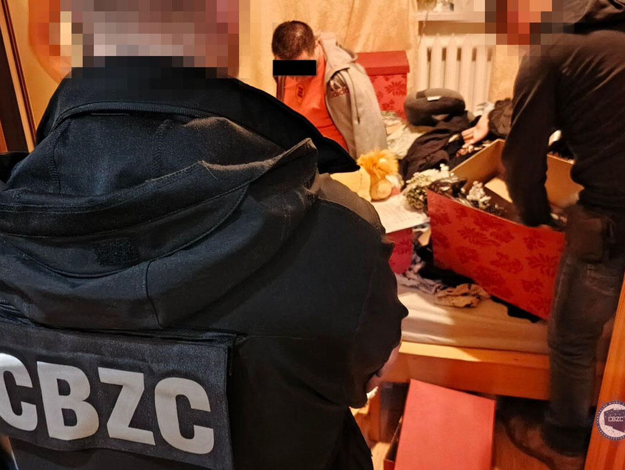 Rozbity gang sprzedający leki poronne. Policjanci zatrzymali 11 osób