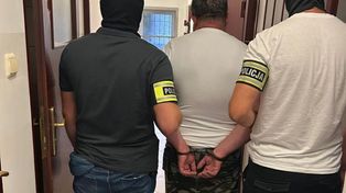 Oksa: Porwał własną żonę. Najpierw pobił, a potem wciągnął ją do samochodu