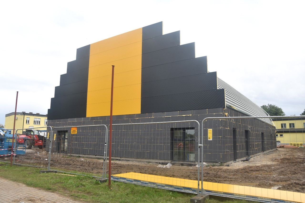 Szubin: Hala sportowa przy SP nr 2 już pod dachem