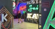 Muzeum Neonów. Z zewnątrz nie zachęca, w środku zaskakuje