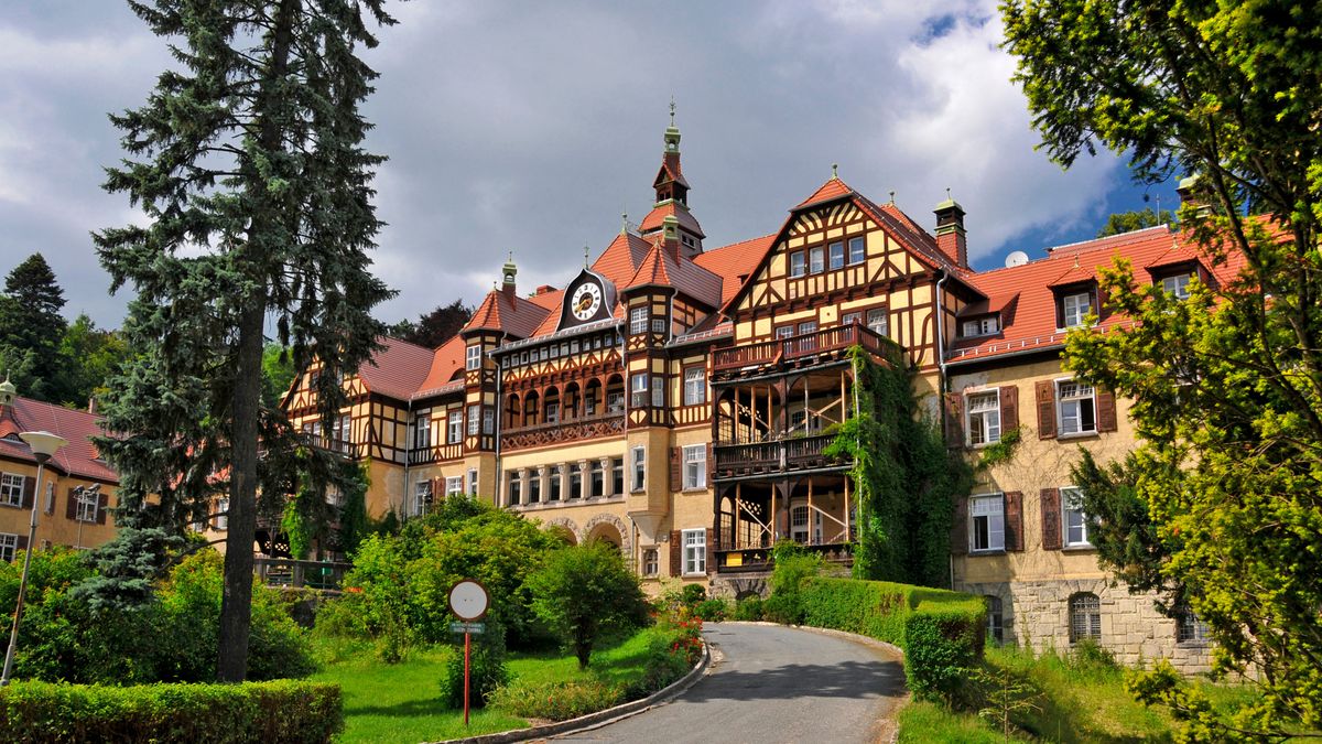 Budynek szpitala ”Wysoka Łąka” powstał w latach 1900 – 1902