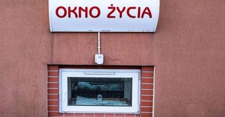 "Świadectwo odwagi". Znaleziono dziecko w oknie życia