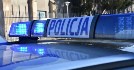 Zaskakujące, co powiedział przez telefon. Sam zadzwonił na policję