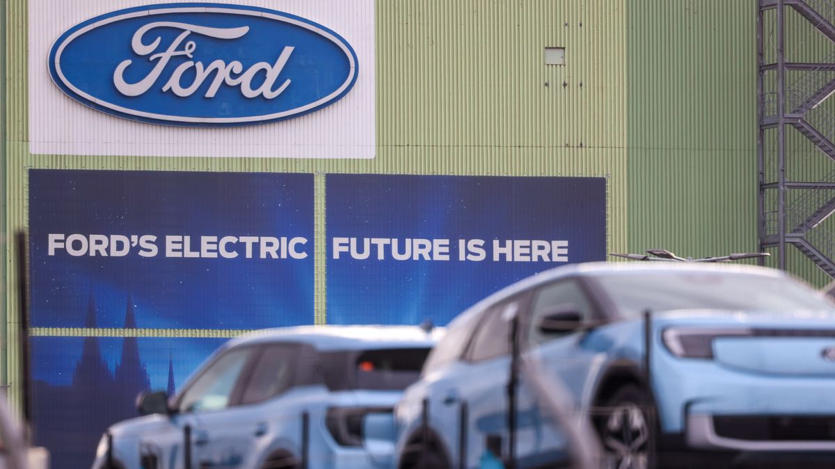 Ford nie planuje być już w 100 proc. elektryczny