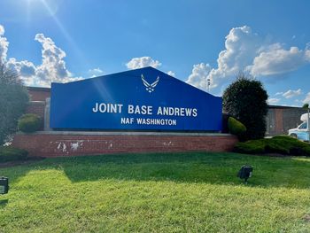 Paczka z białym proszkiem w bazie wojskowej. Kilka osób w szpitalu