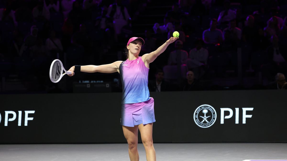 Iga Świątek pewnie pokonuje Rosjankę