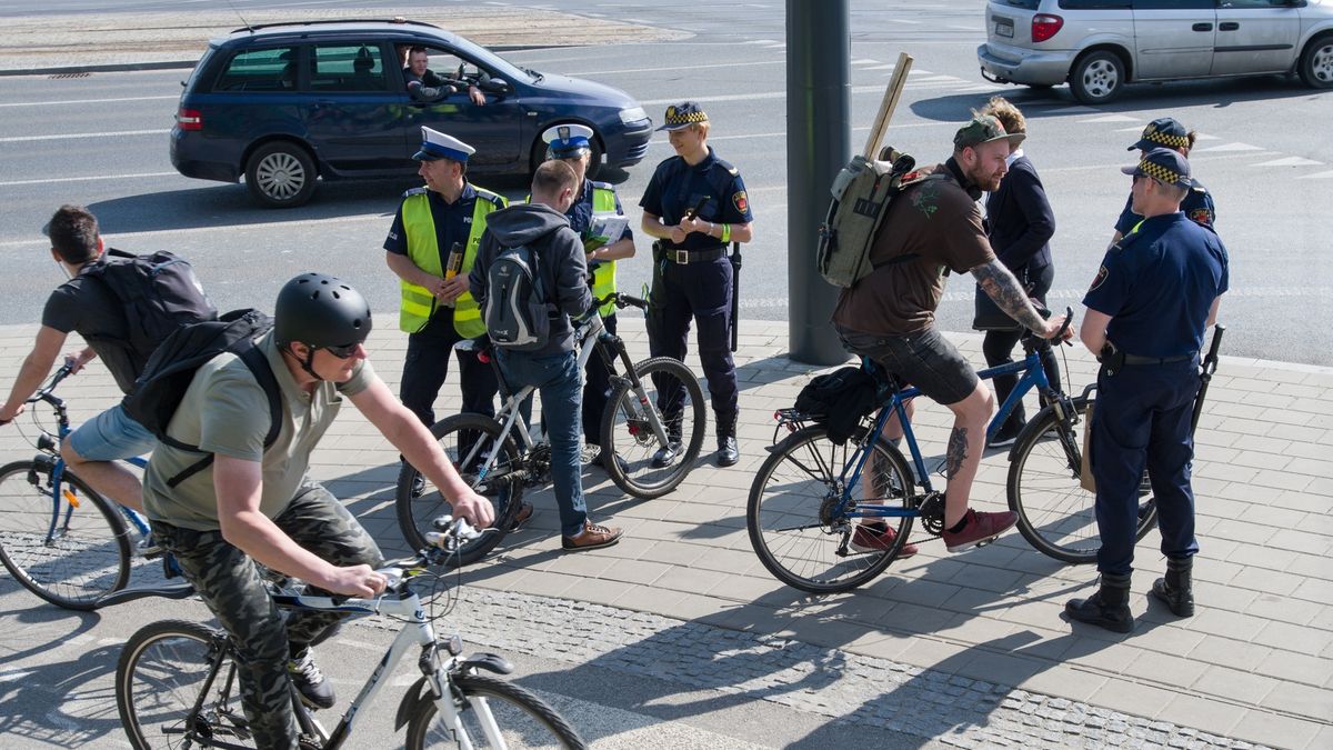Tylko co piąty rowerzysta jeździ w kasku