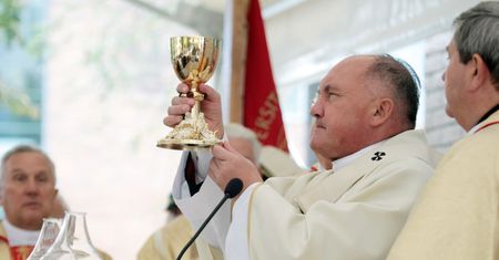 Kard. Nycz poszedł wiernym na rękę. Jest decyzja o dyspensie