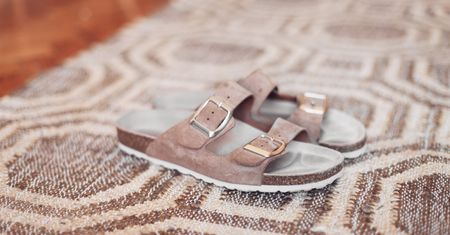 Birkenstock – co to za marka? Sprawdzamy fenomen kultowych butów