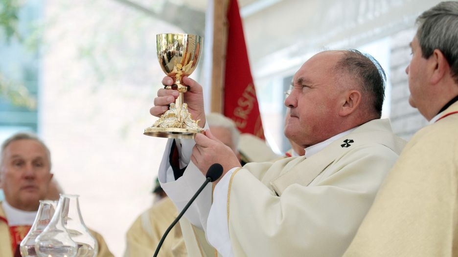 Kard. Nycz poszedł wiernym na rękę. jest decyzja o dyspensie 