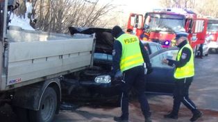 Ojciec nie miał uprawnień. Rozbił Volkswagena. Wieści o stanie 4-latka