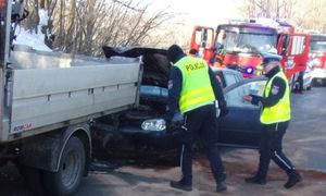 Ojciec nie miał uprawnień. Rozbił Volkswagena. Wieści o stanie 4-latka