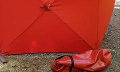 Międzylesie. Rowerzysta zmarł na szlaku. Ratownicy nie dojechali, bo drogi byłī zastawione autami