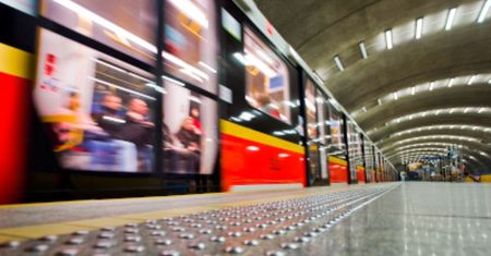 Warszawa: Metro zmieni trasę. Pasażerów czekają utrudnienia