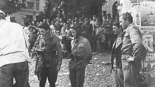 Dolny Śląsk. Zobaczyć kino w realu. Przewodnik po planach filmowych. Wiele scen "Czterech pancernych..." kręconych było w Kłodzku