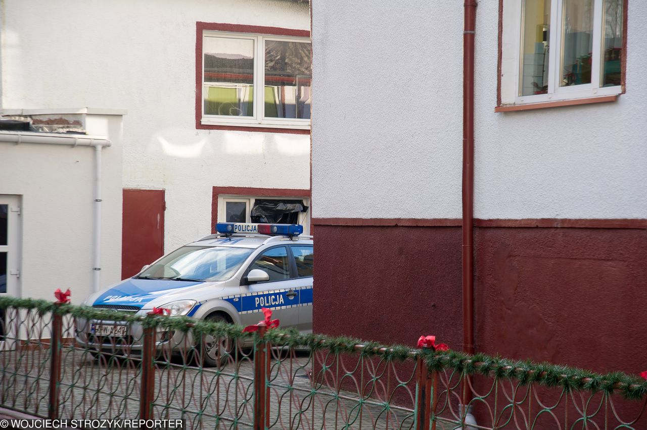 Radiowóz pod domem Kaczyńskiego. Sprawdzamy, czy może mieć włączony silnik