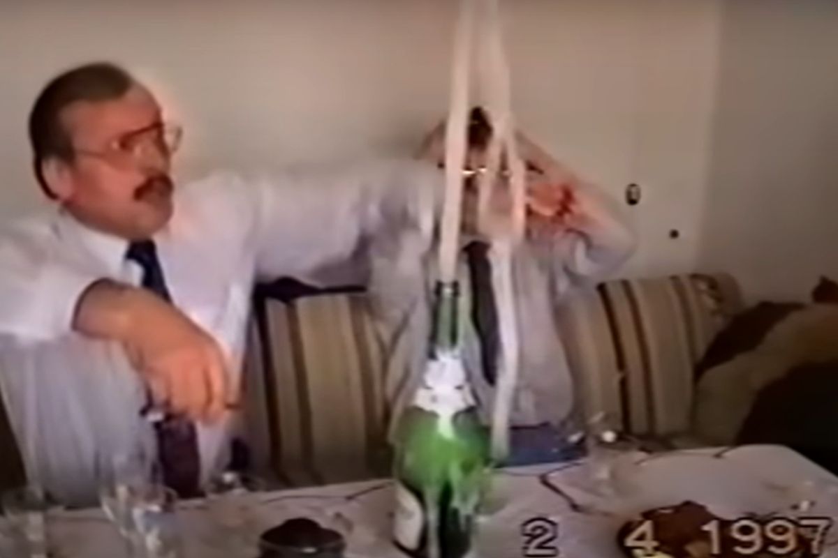26 lat temu otwierali szampana. Ten film stał się hitem internetu