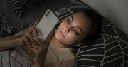 Ładujesz w taki sposób telefon? Przestań robić to źle