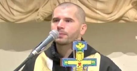 Suspendowany kapłan nadal odprawia msze i udziela sakramentów. Kuria odcina się od księdza