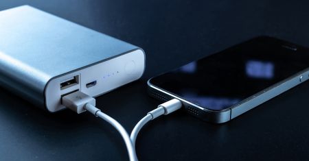 Te powerbanki stwarzają zagrożenie. Mogą wywołać pożar