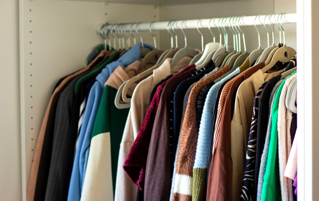 Handlował ubraniami w sieci. Skarbówka nie ma litości. Potężna kwota